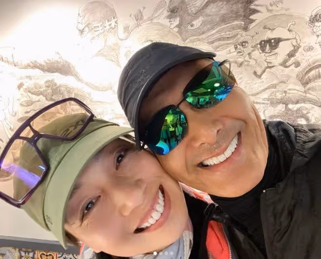 周潤發與51歲女星貼面合影引關注！相識30年感情好，常結伴做運動