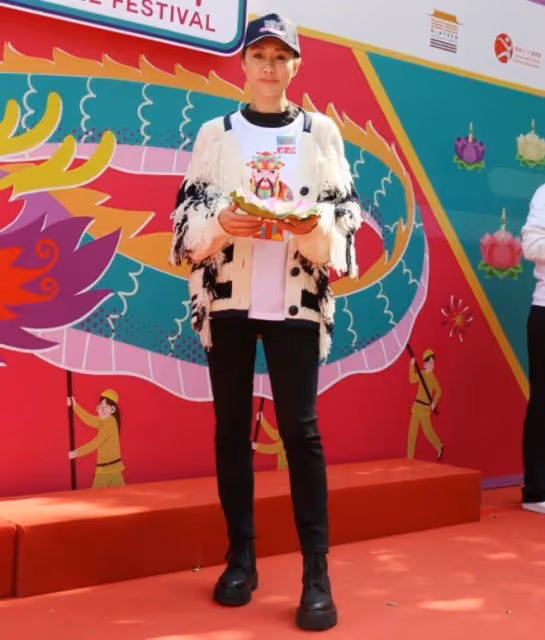 眾星參加傳統活動,看龍舟點睛太熱鬧,胡定欣高海寧放水燈求姻緣