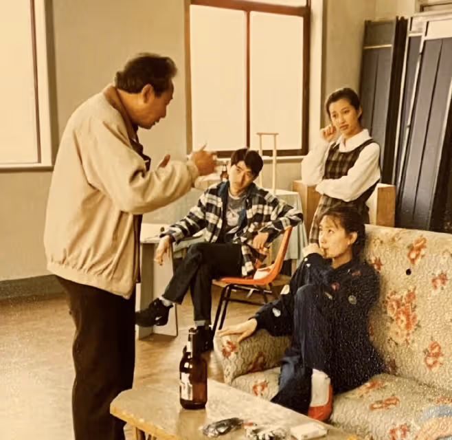 感動!任泉連續13年為李冰冰慶生,50歲李冰冰托腮賣萌依然嫩得像少女