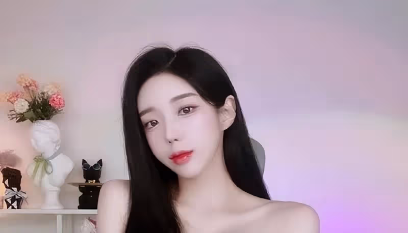 金希澈在跟擦邊女主播們玩?網友:還好和Twice momo分手了