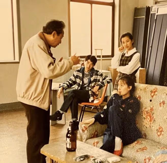 感動!任泉連續13年為李冰冰慶生,50歲李冰冰托腮依然嫩得像少女