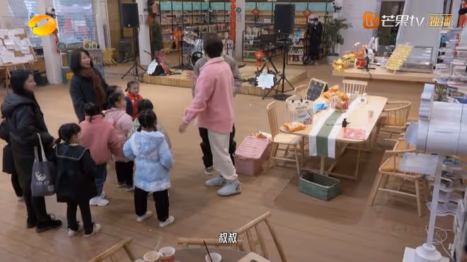 55歲蔡國慶不服老,被6歲小朋友喊爺爺面露尷尬:叫哥哥!