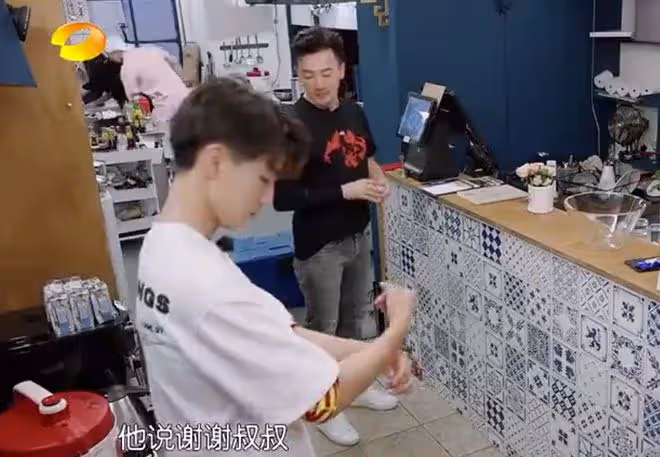 55歲蔡國慶不服老,被6歲小朋友喊爺爺面露尷尬:叫哥哥!