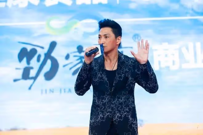 養雞賺上億,一塊表上千萬,這些明星看似過氣,實則是商業大佬
