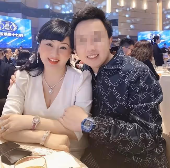 蔡天鳳母親與女婿合照曝光,第5名嫌疑人情婦正式被捕