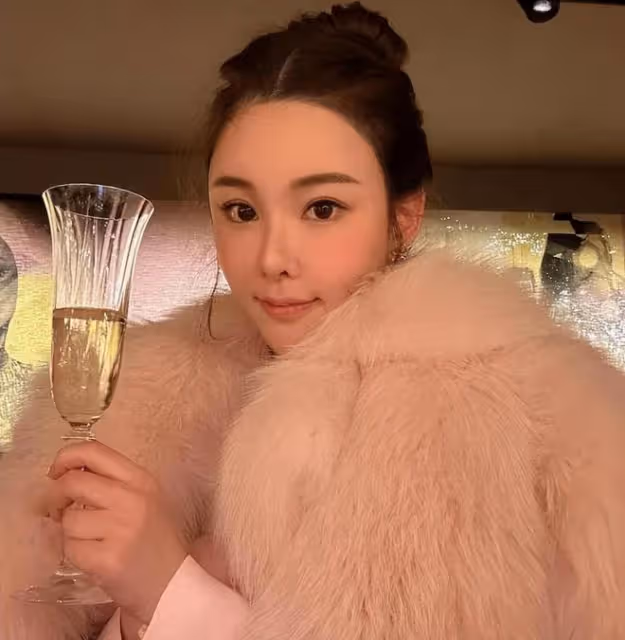 蔡天鳳母親與女婿合照曝光,第5名嫌疑人情婦正式被捕