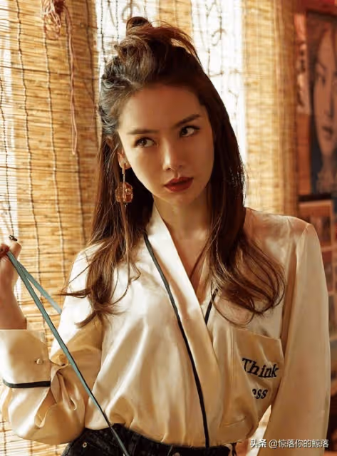 戚薇力挺楊麗萍，發文懟楊麗萍的惡評：女人早就已經不是生育工具