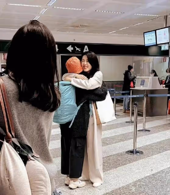 曾黎妹妹米蘭陪姐姐看秀，47歲曾黎比妹妹年輕，機場送別畫面感人