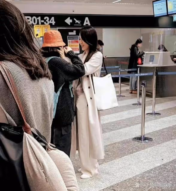 曾黎妹妹米蘭陪姐姐看秀，47歲曾黎比妹妹年輕，機場送別畫面感人
