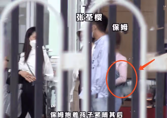 許魏洲攜妻外出,素人妻子為他整理衣領,露小蠻腰產後恢復迅速