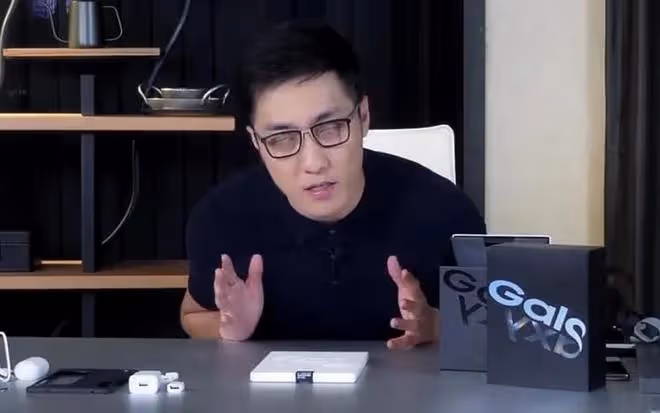 知名大V曝董明珠新戀情,是小她34歲的員工,被扒出同戴情侶手錶