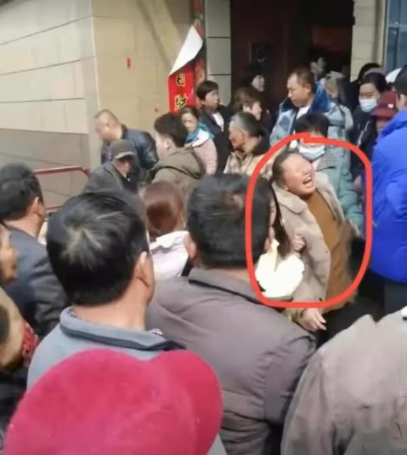 24歲網紅芳芳被殺後續:娘家找上門,公婆卻不露面,只能棺材封門
