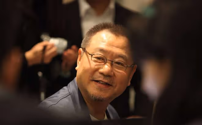 60歲范偉現身模樣顯蒼老,戴40元帽子毛髮已白,直誇張頌文好演員