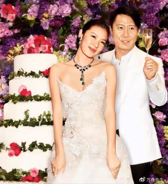 黎明前妻罕曬兒子,42歲樂基兒素顏出鏡,3歲Hunter抱著媽媽猛親