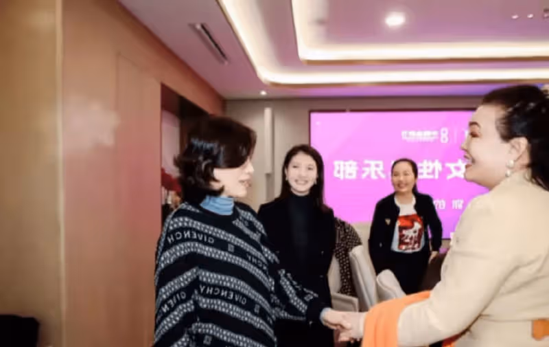 董明珠戀情被爆,戀上小34歲格力副總裁!老年人也有追求愛的權力