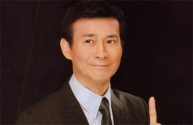 3段婚姻4個女兒,事業風光無限的鄭少秋,生活里對不起太多人
