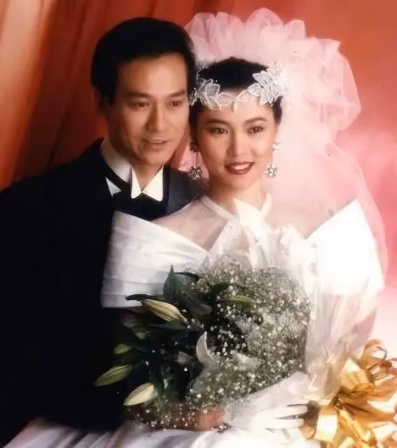 3段婚姻4個女兒,事業風光無限的鄭少秋,生活里對不起太多人
