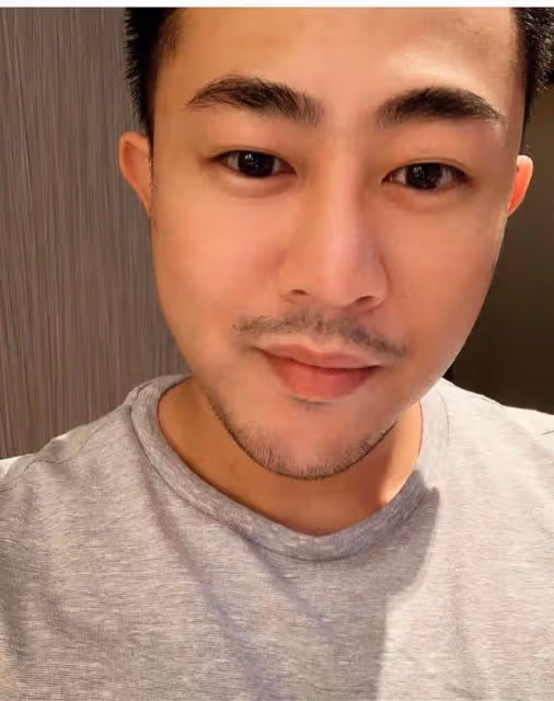蔡天鳳前婆婆正面照曝光,戴翡翠項鍊和兒子一起慶祝生日