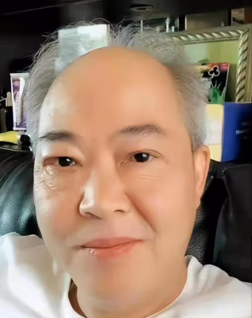 蔡天鳳前婆婆正面照曝光,戴翡翠項鍊和兒子一起慶祝生日