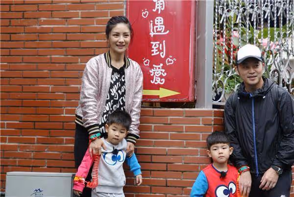 不結婚就分手,胡可是被逼的?拍戲才是休息?胡可這媽媽有智慧