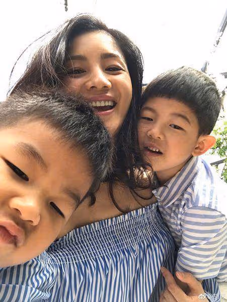 不結婚就分手,胡可是被逼的?拍戲才是休息?胡可這媽媽有智慧