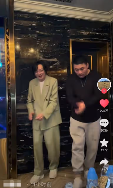 高啟盛扮演者重現經典動作,身材瘦小留長發變樣,疑社恐被嘲猥瑣