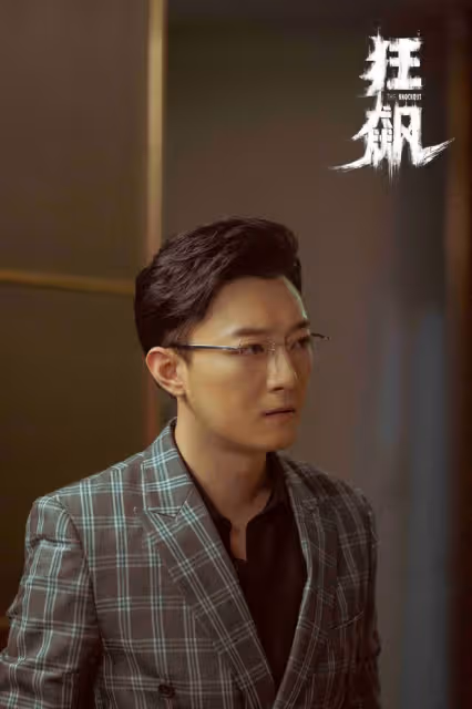 高啟盛扮演者重現經典動作,身材瘦小留長發變樣,疑社恐被嘲猥瑣