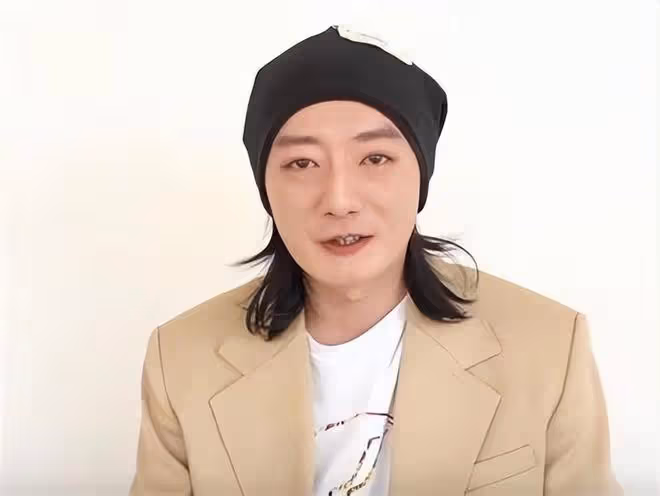 高啟盛扮演者重現經典動作,身材瘦小留長發變樣,疑社恐被嘲猥瑣