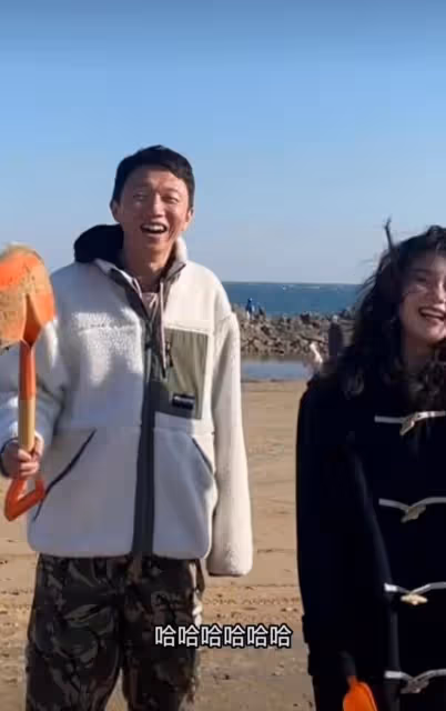 高啟盛扮演者重現經典動作,身材瘦小留長發變樣,疑社恐被嘲猥瑣