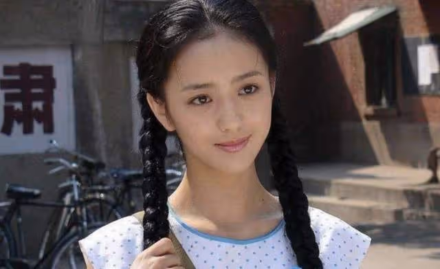 陳思誠小21歲女友阮巨疑秀恩愛,曬男友視角美照,素顏不輸佟麗婭