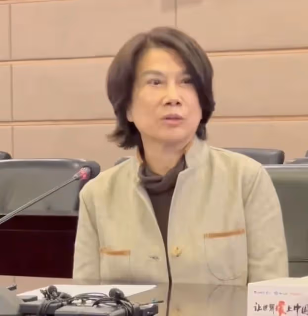 68歲董明珠否認與34歲員工王自如戀情，怒斥造謠者：低級下流無聊