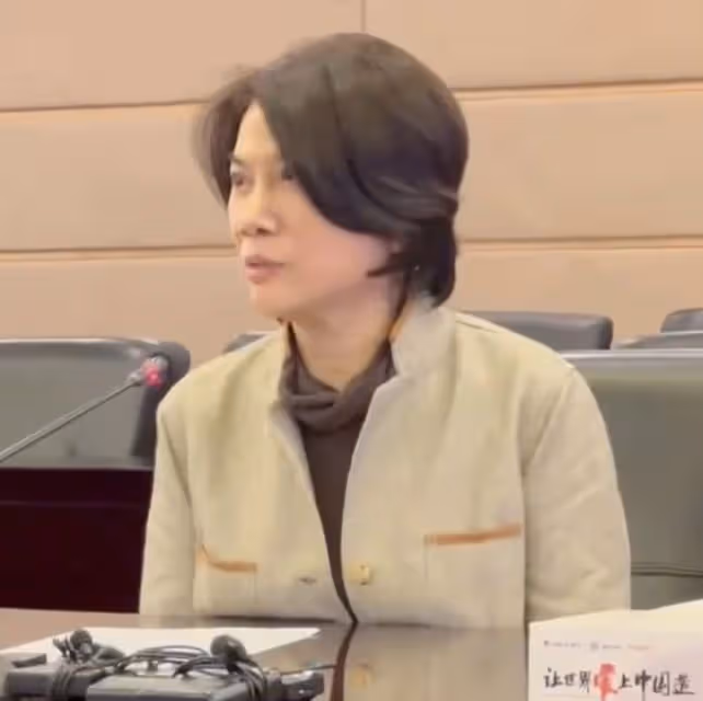 68歲董明珠否認與34歲員工王自如戀情，怒斥造謠者：低級下流無聊