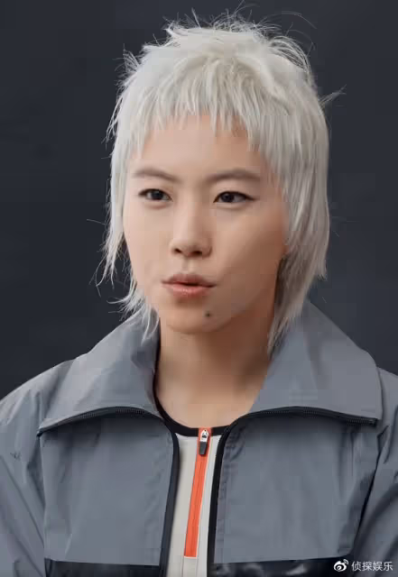 26歲竇靖童最新造型,銀髮狼尾又美又颯,氣質越來越像媽媽王菲