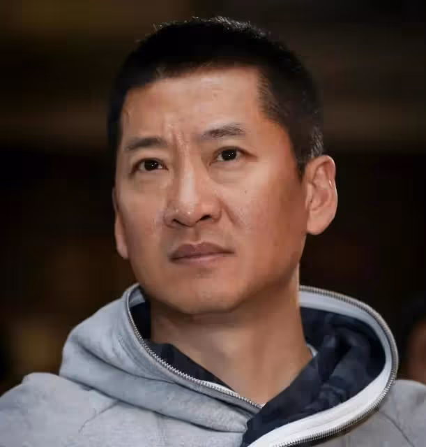 蹭張頌文熱度,與網友對罵。說廣東不是內地,周傑攤又上事了?