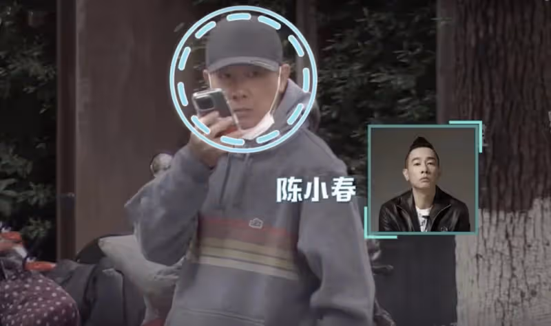 吳尊陳小春接孩子放學,在校門口熱聊,9歲Jasper和Max身高矚目