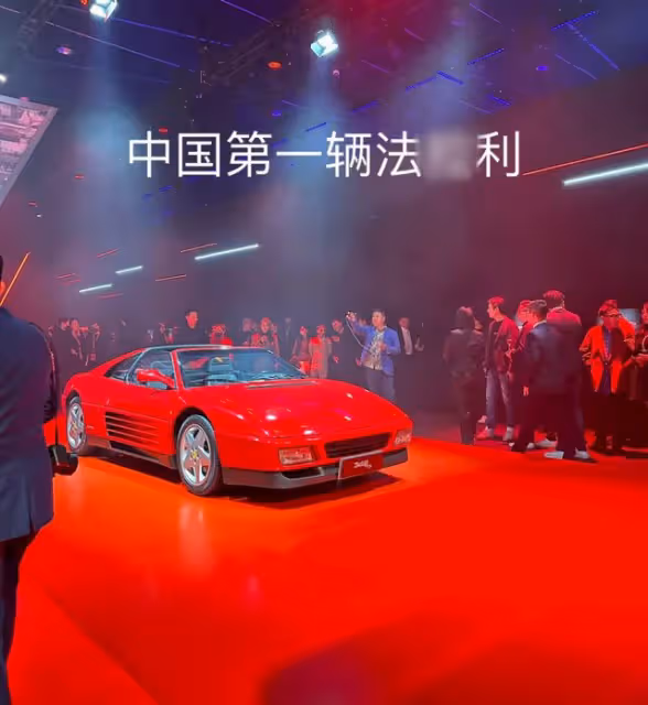眾星赴頂奢豪車晚宴,張翰暴瘦開4千萬超跑亮相,與多位富婆合影