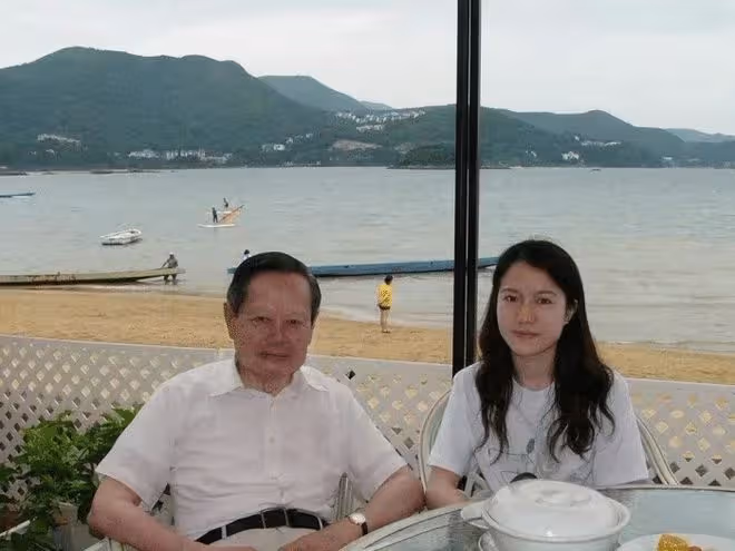 網傳百歲楊振寧病危,去世素材正在準備,晚年靠愛妻翁帆悉心照顧