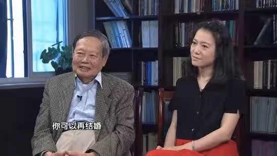 網傳百歲楊振寧病危,去世素材正在準備,晚年靠愛妻翁帆悉心照顧