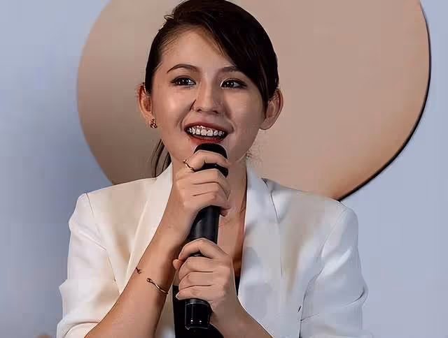 熱依扎贊九道彎演技炸裂的謝老轉,導演三顧茅廬才請來,原因超好笑