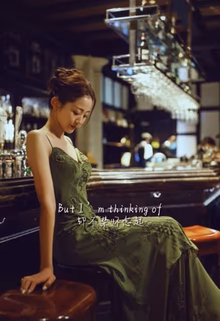 54歲三寶酒吧為老婆慶生!鬍鬚花白當眾甜蜜親吻,一家四口如複製