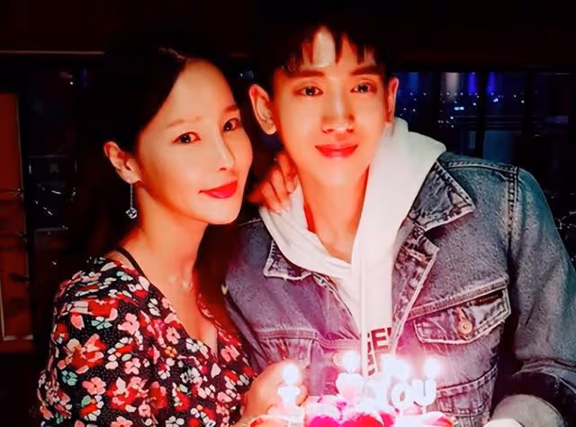 差17歲的姐弟戀，韓國女明星多次做試管嬰兒，也沒能避免感情危機