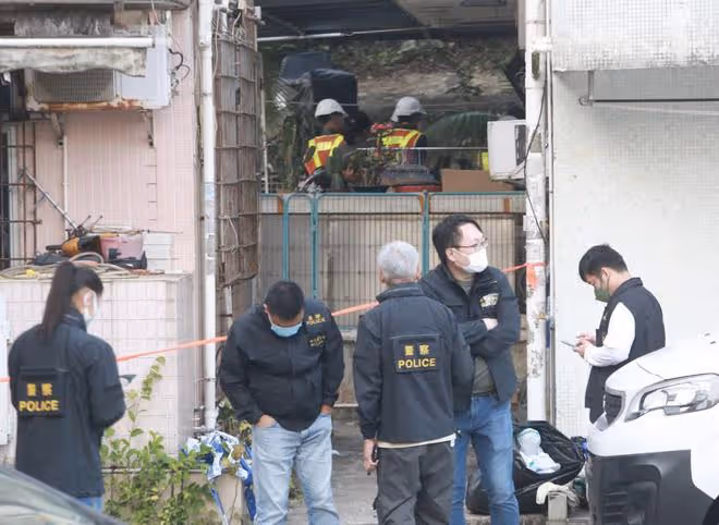 蔡天鳳家人到碎屍現場祭拜,丈夫雙眼紅腫,母親靠女婿懷中痛哭