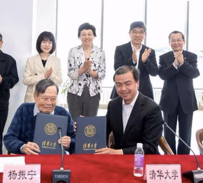 突發!傳101歲楊振寧病危,面色蒼白憔悴,曾許諾妻子翁帆可改嫁