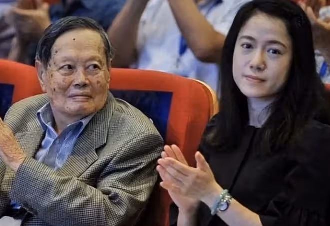 突發!傳101歲楊振寧病危,面色蒼白憔悴,曾許諾妻子翁帆可改嫁