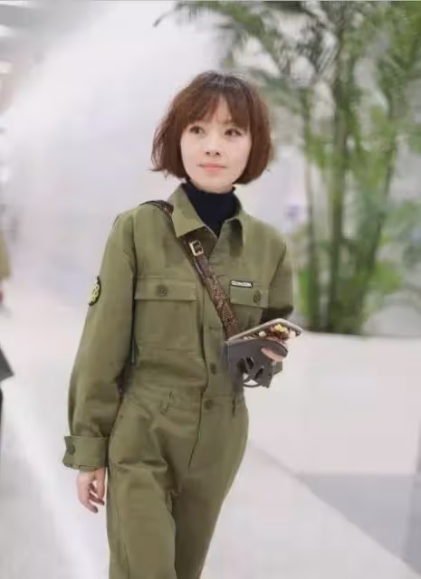 魯豫發福了,不再骨瘦如柴,網友:這樣好看多了