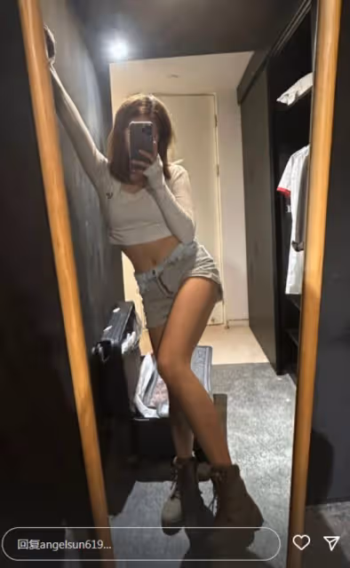 賈靜雯前往國外陪大女兒,17歲梧桐妹皮膚黝黑,顏值不及媽媽