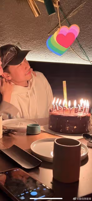 吳千語為男友慶生,施伯雄開心曬合照秀恩愛,感情穩定越愛越高調
