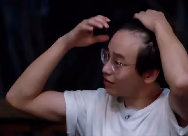 假髮假臀假肌肉，大半個娛樂圈「從頭假到腳」，還有真人嗎？