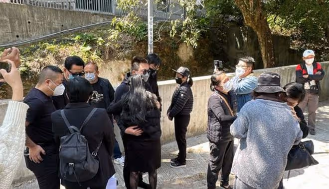 蔡天鳳家屬到案發現場拜祭,媽媽婆婆痛哭,死者祖籍曝光來自湖南