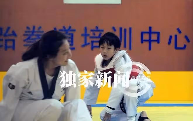 曝吳秀波長子出軌家暴！女方被打到嘴裡流血，分手後仍有心理問題